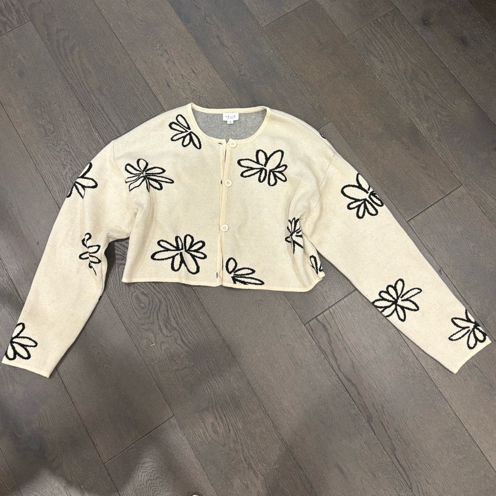 Le Lis Cropped Floral Cardigan
